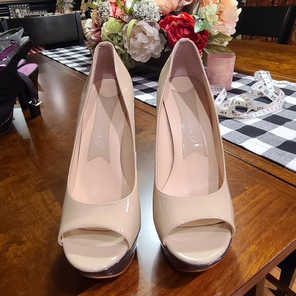 Like New Platform Pumps - Picture 4 of 8